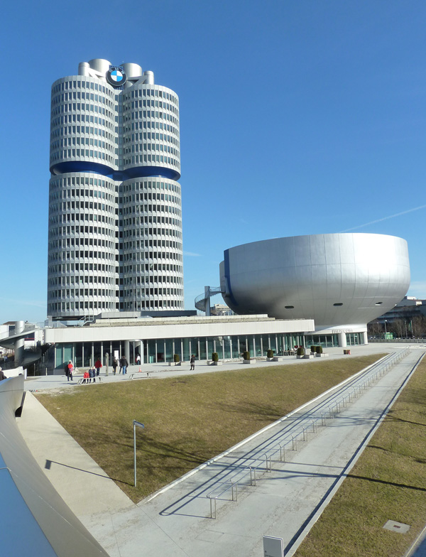 BMW Vierzylinder-Gebäude und BMW Museum
